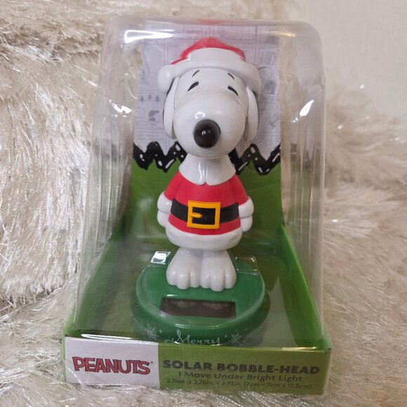 NWT Peanuts Bundle: 1000-Pc Puzzle, Mini Figure Set & Snoopy Solar Bobblehead - Picture 9 of 12